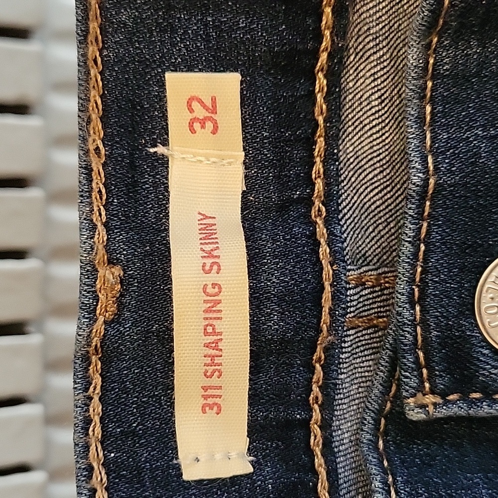 Levi's 311 Shaping Skinny Jeans - Picture 6 of 11